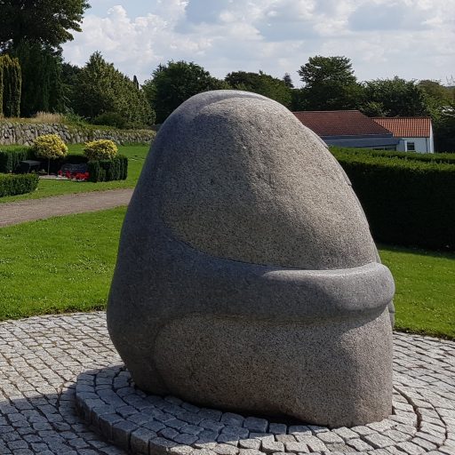 stenskulptur-bellinge-kirkegaard