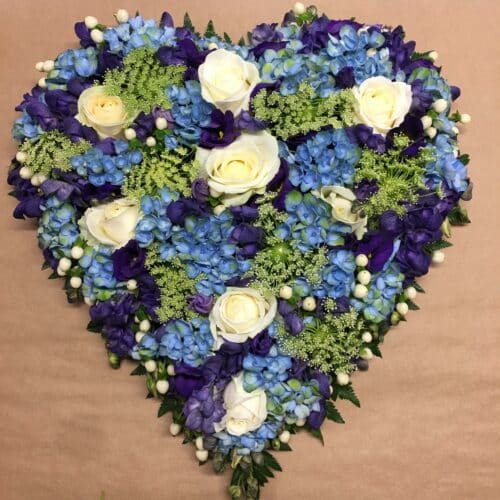 Oasishjerte med blå og hvide blomster